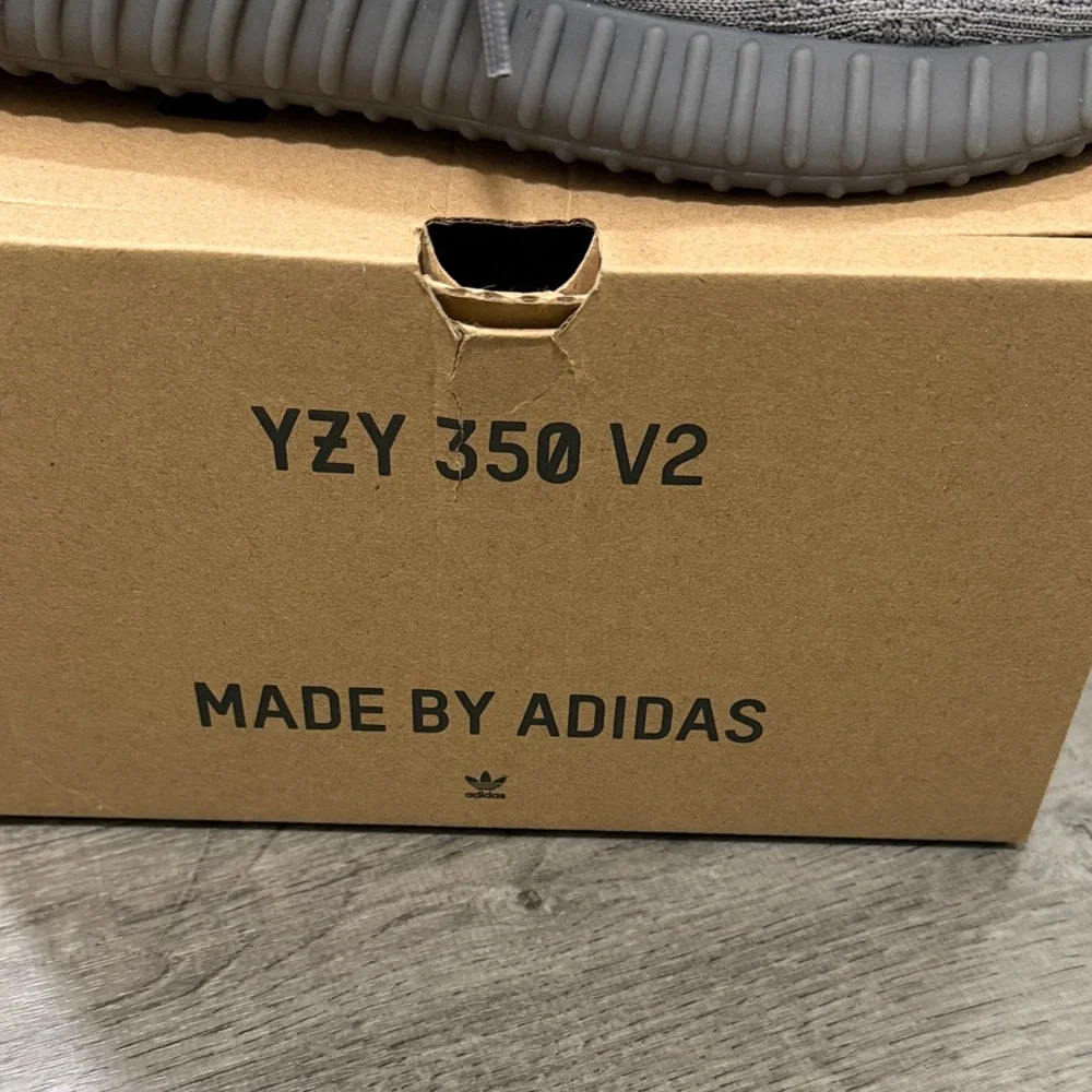 Yeezy boost 350 Gray Sneakers - Picture 8 of 9